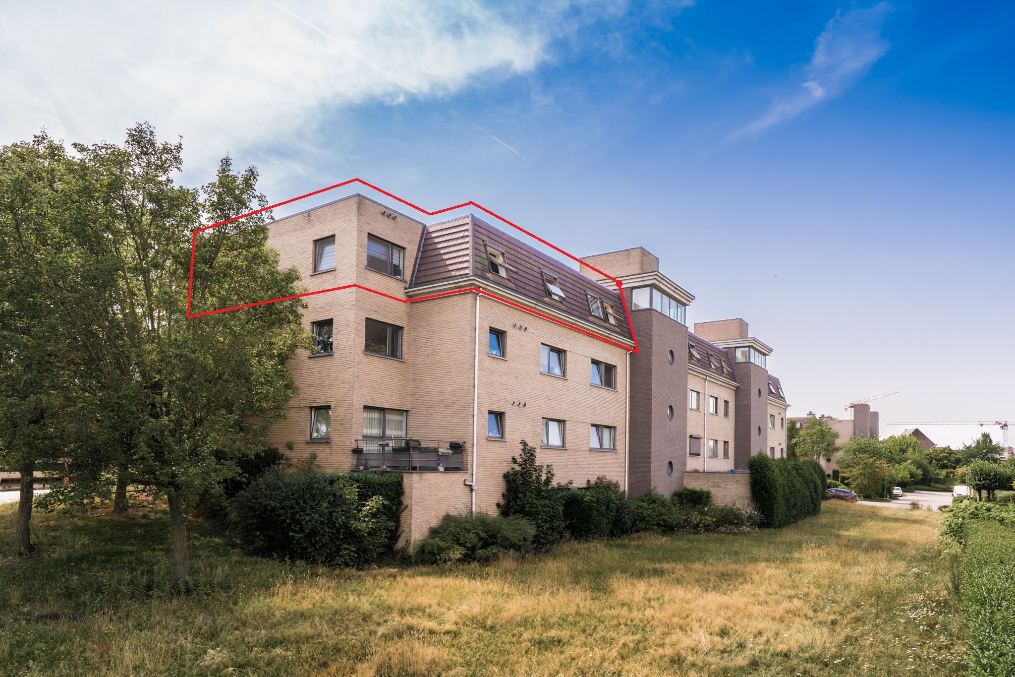 Ruim, lichtrijk hoekappartement (3 slpks) – volledig gerenoveerd – toplocatie te Diegem foto 2