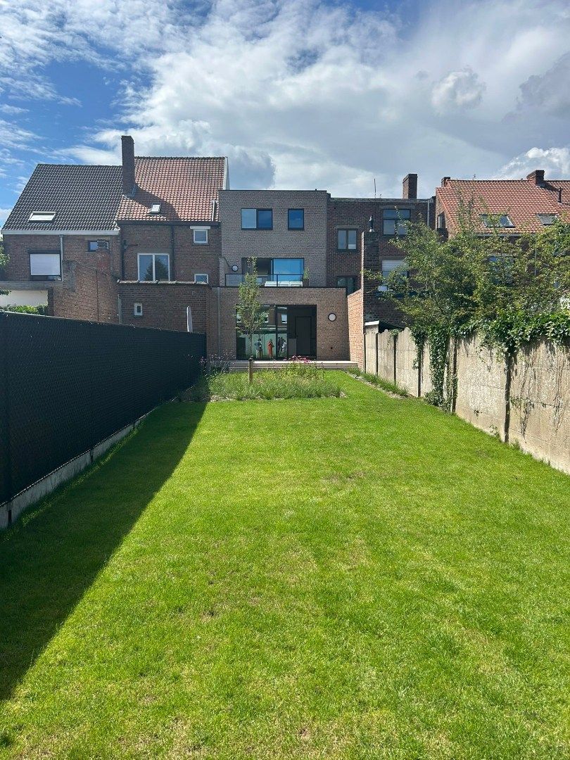 Gelijkvloersappartement met terras en tuin  foto 2