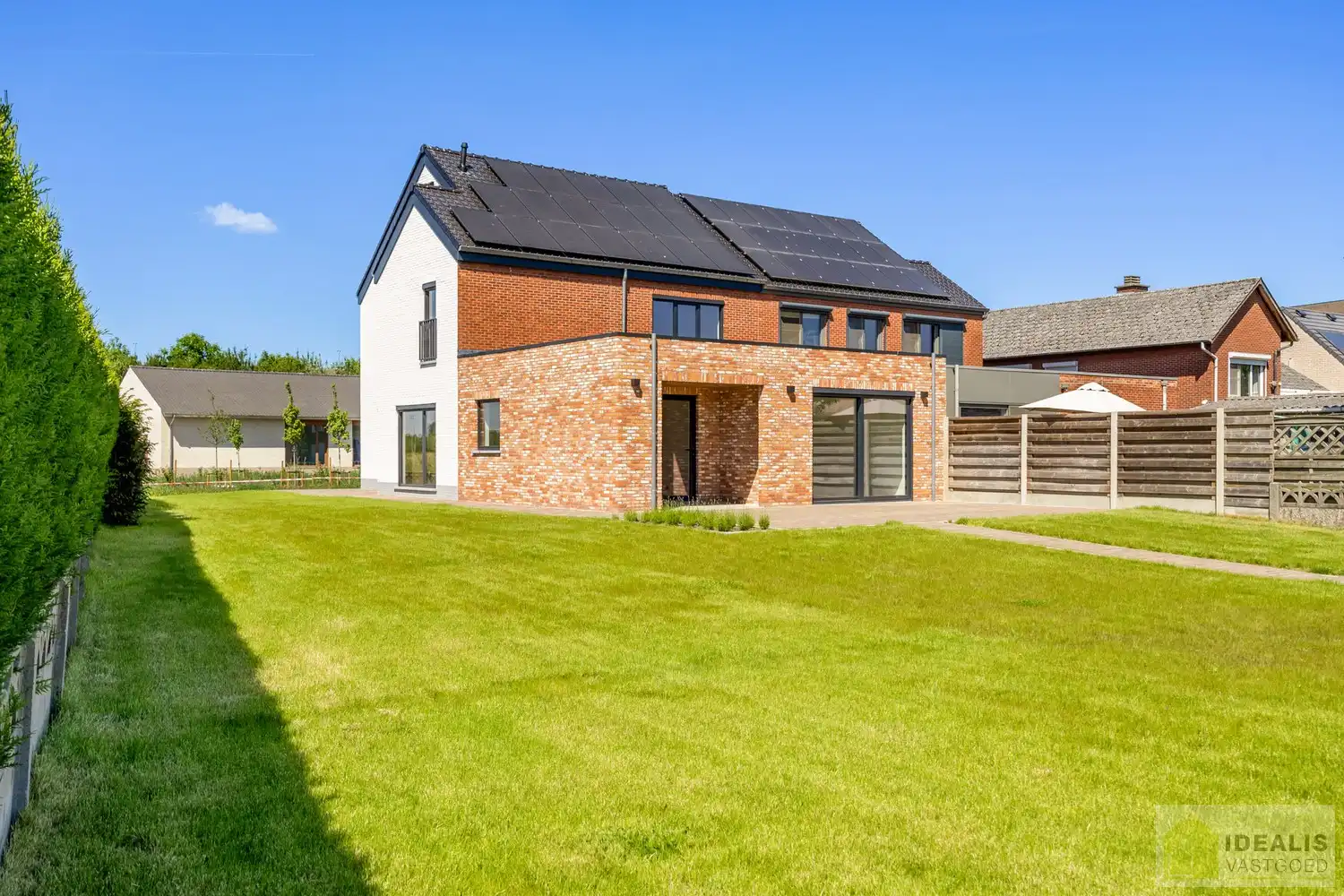 IDEALIS VASTGOED – Schitterend volledig vernieuwde woning (+- 220m²) met een heerlijke open leefruimte, 3 ruime slaapkamers, luxueuze badkamer, ruime wasplaats op een fijn zuid georiënteerd perceel! Dit heerlijke huis bevindt zich op een knap perceel van 8a 69ca in een heerlijk rustige en groene omgeving! - EEN MUST VISIT! - foto 34