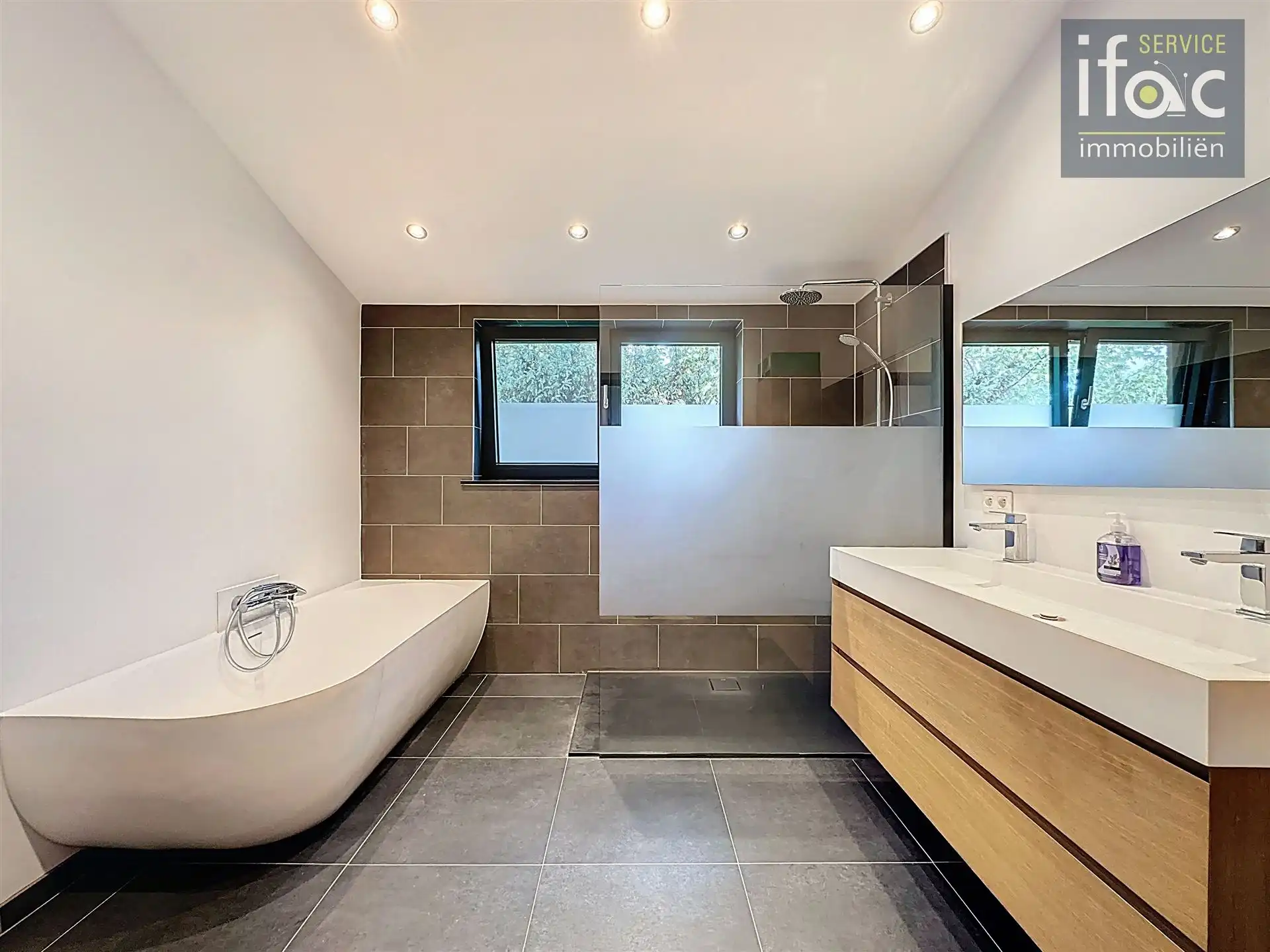 Super gelegen villa in het centrum van Sint-Joris-Weert foto 14