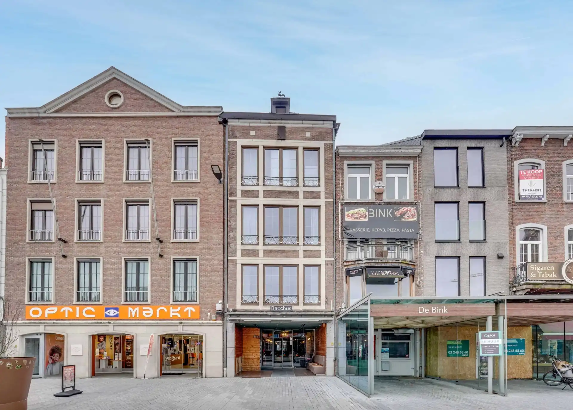 Commerciële ruimte in het bruisend hart van Sint-Truiden foto {{pictureIndex}}