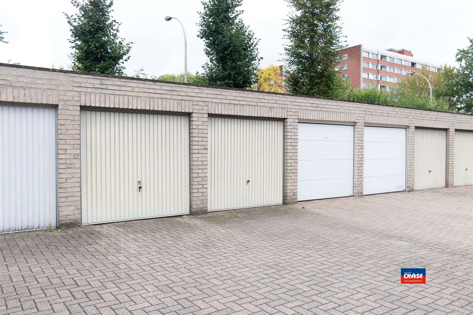 Knap appartement met twee grote slaapkamers, ruim zonnig terras en kelder foto 20