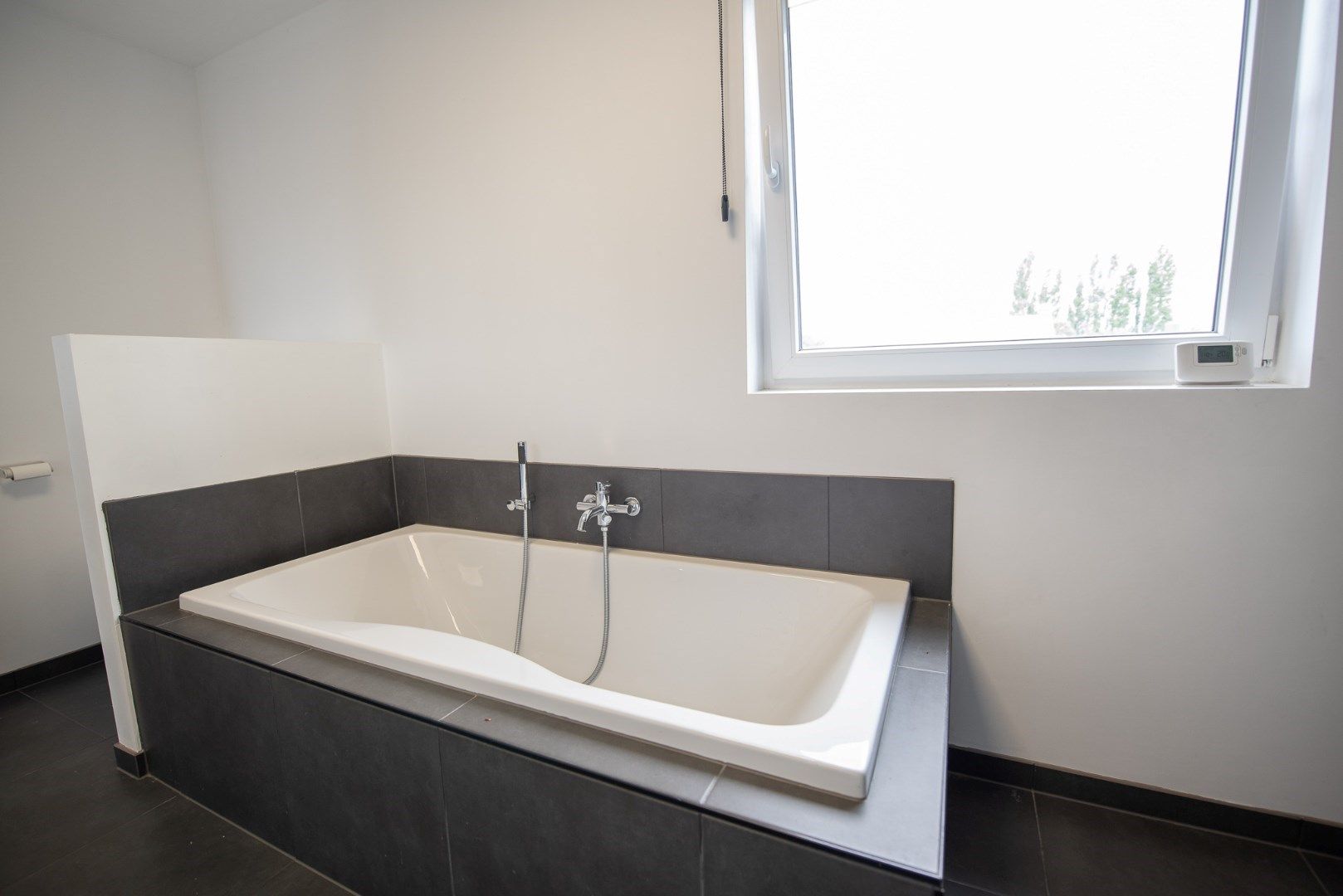 Verrassend ruime BEN-woning TE HUUR op zeer mooie ligging te Waregem. foto 12