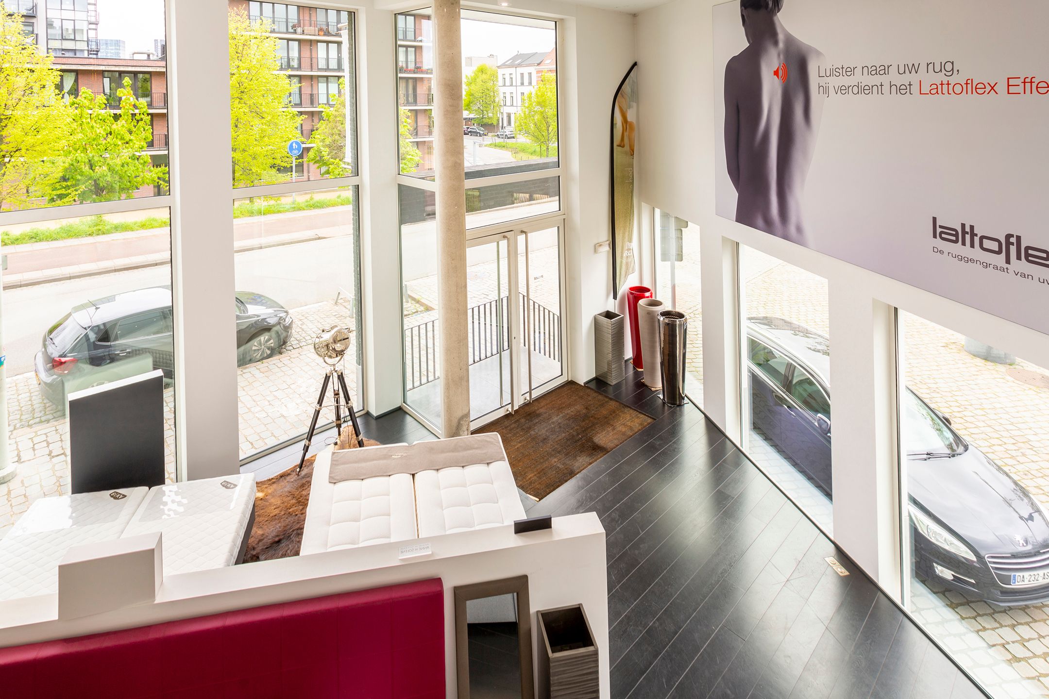 handelsruimte ca 368 m² op zichtlocatie aan Park Spoor Noord foto 2