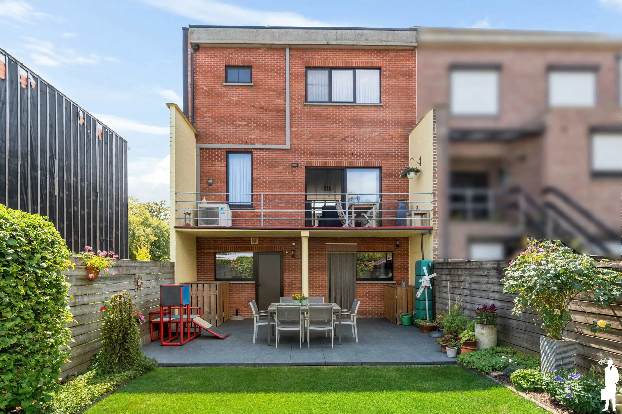 Bel-etage met 3 SLPK, dubbele garage en tuin foto 3