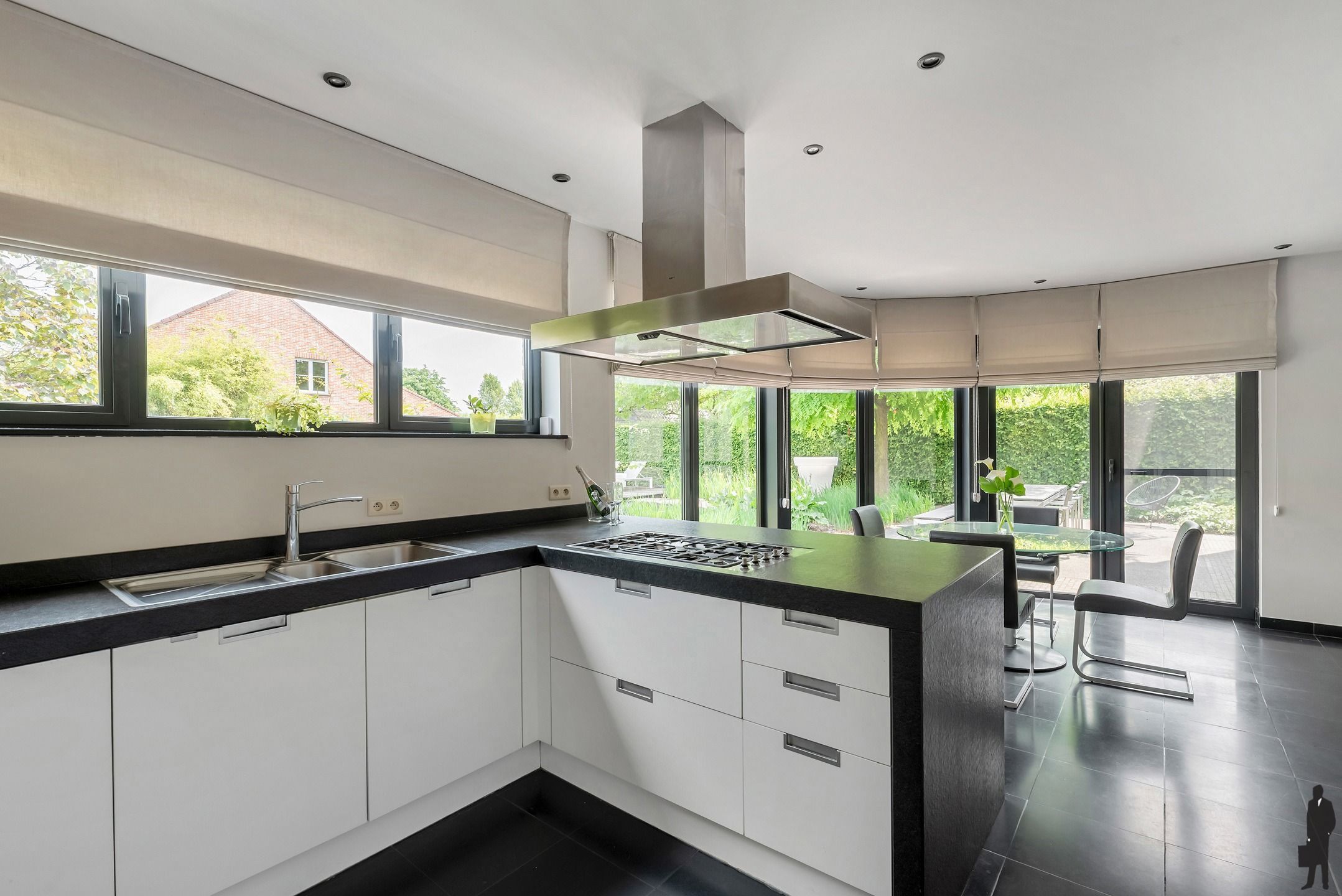 Instapklare woning met zwemvijver in Hoogstraten! foto 15
