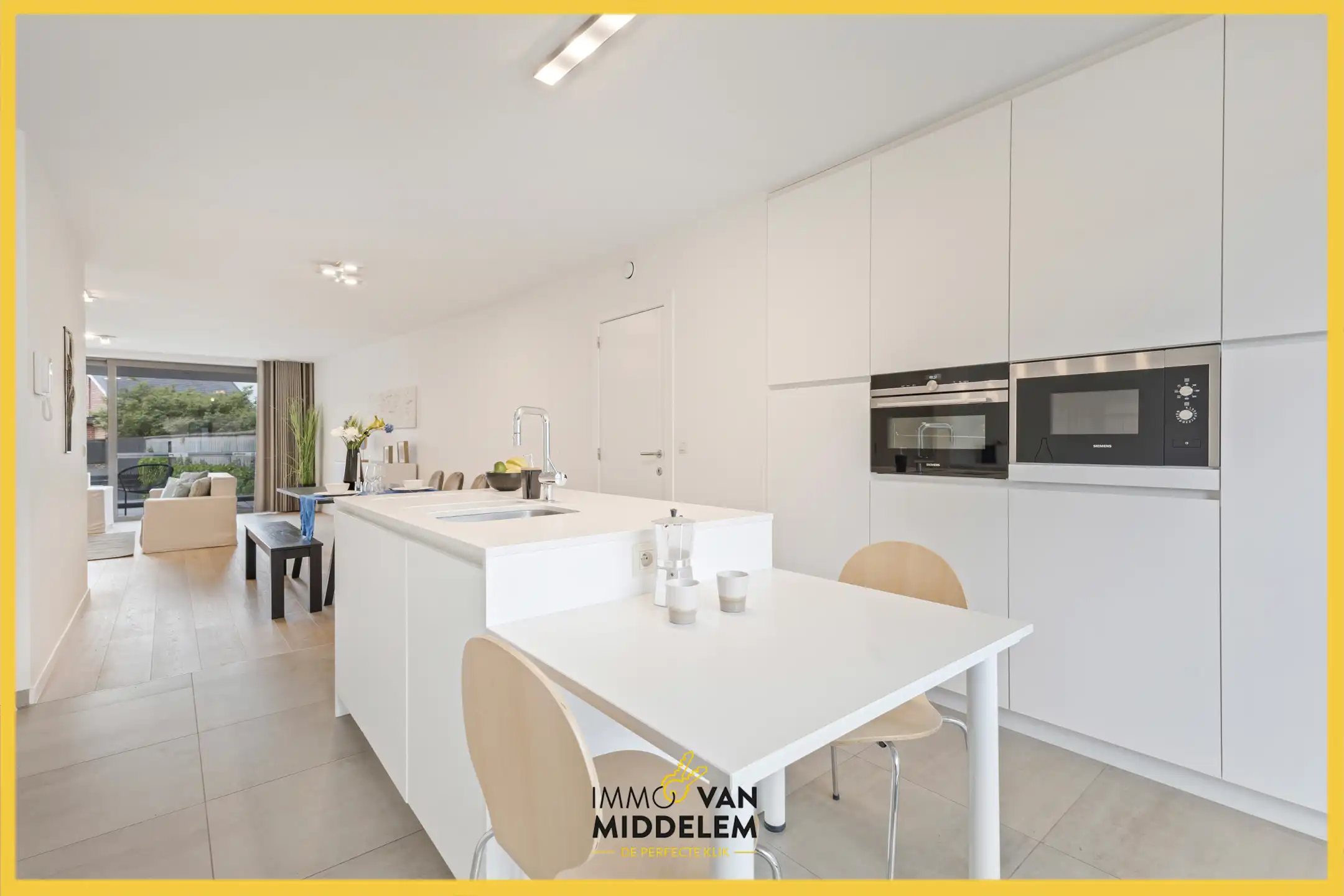 INSTAPKLAAR APPARTEMENT MET 2 SLPKS, 2 TERRASSEN EN GARAGE foto 3
