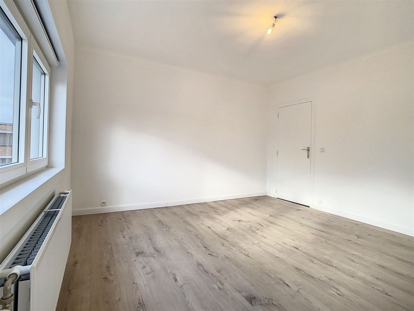 Gerenoveerde woning, 3 slpks + optie huren garage/parking foto 24