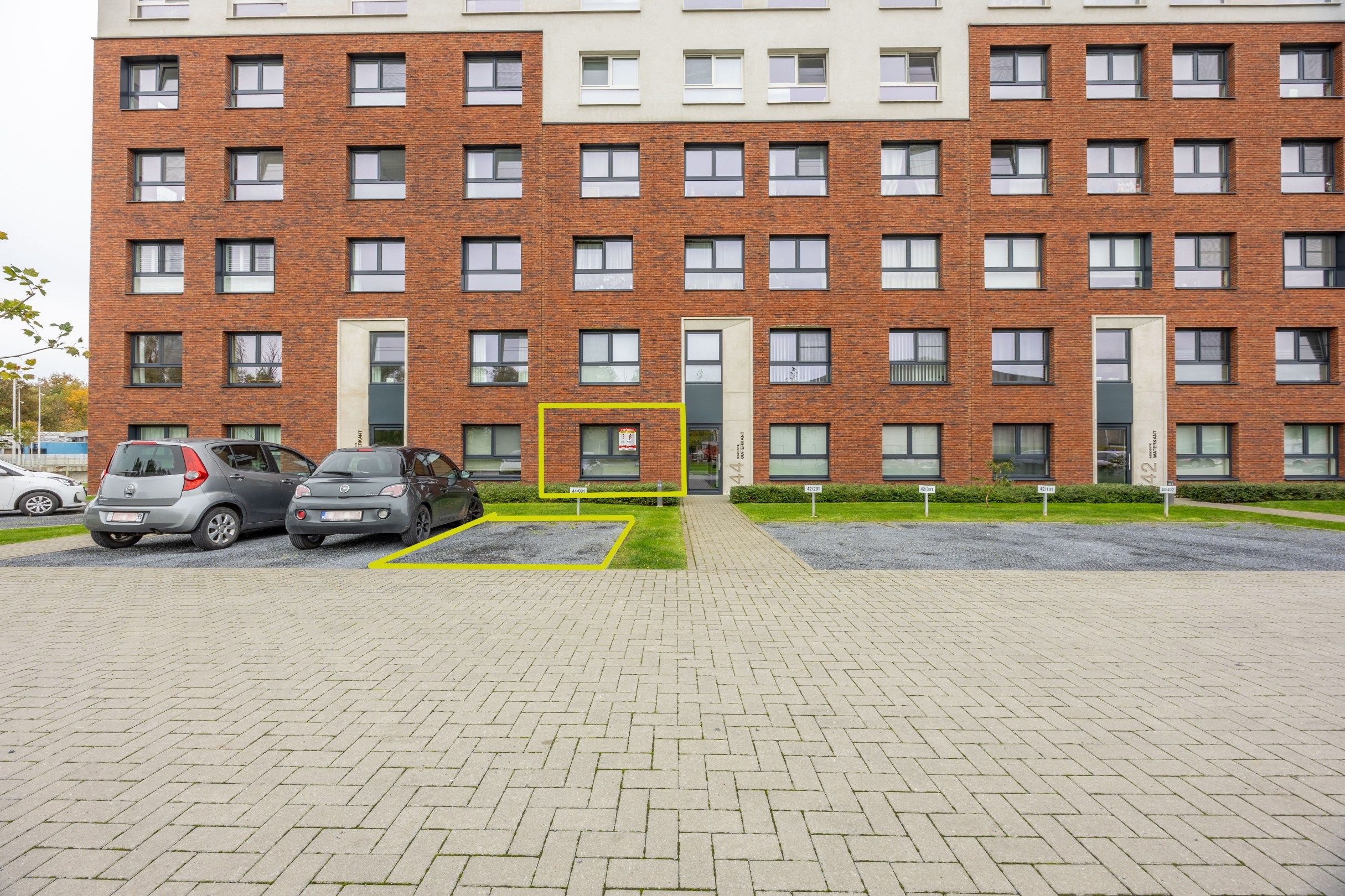 Gelijkvloers appartement met tuintje & staanplaats! foto 18