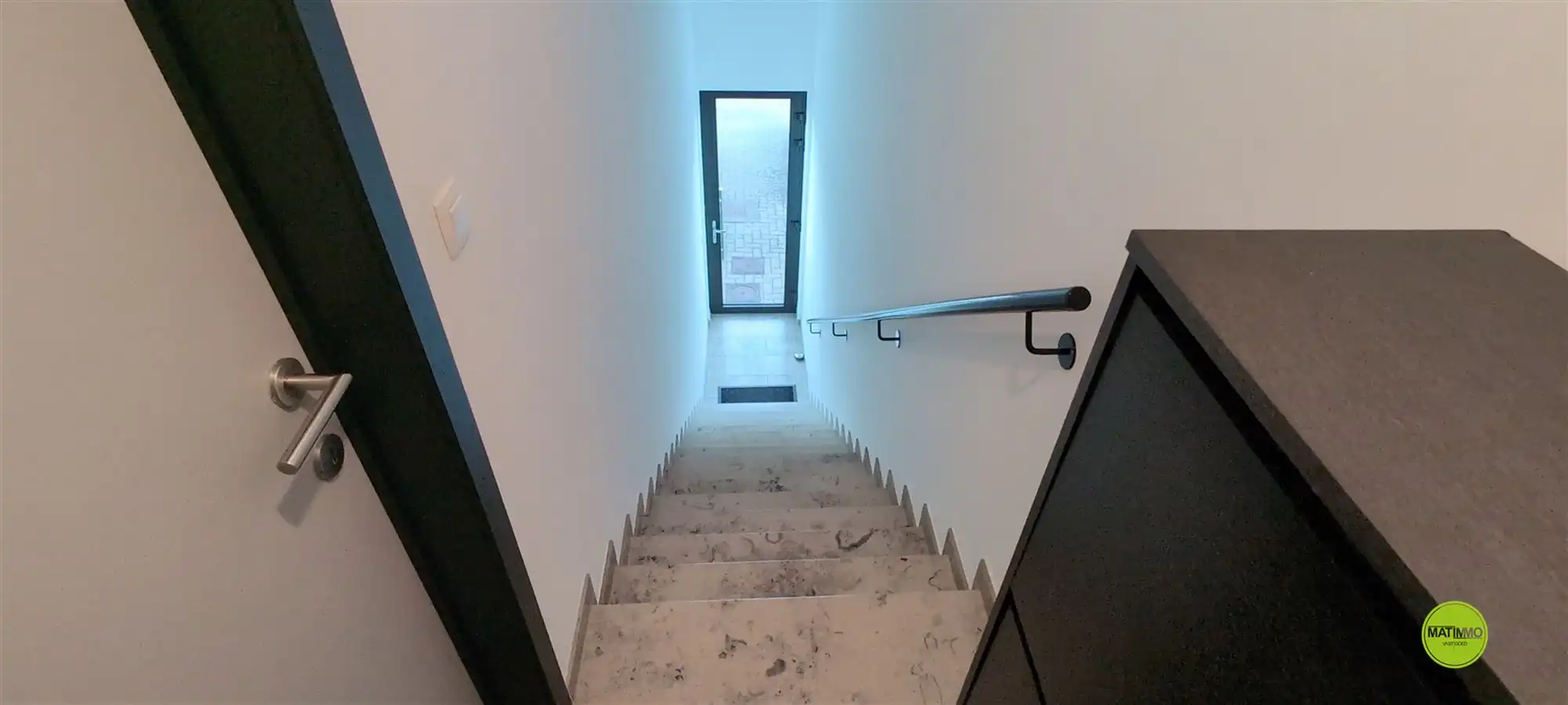Centraal gelegen, energiezuinig appartement te Lommel foto 3