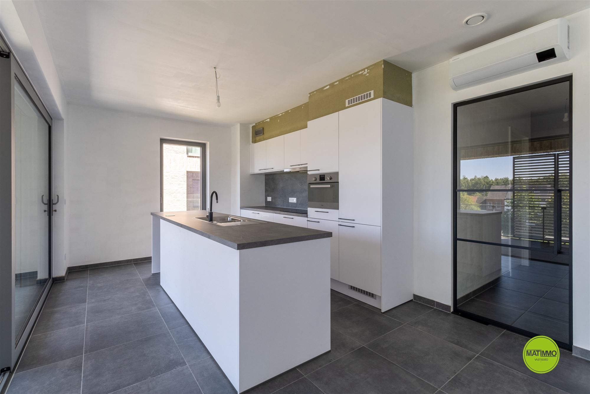 Ruim en energiezuinig appartement met zicht op het kanaal foto 10
