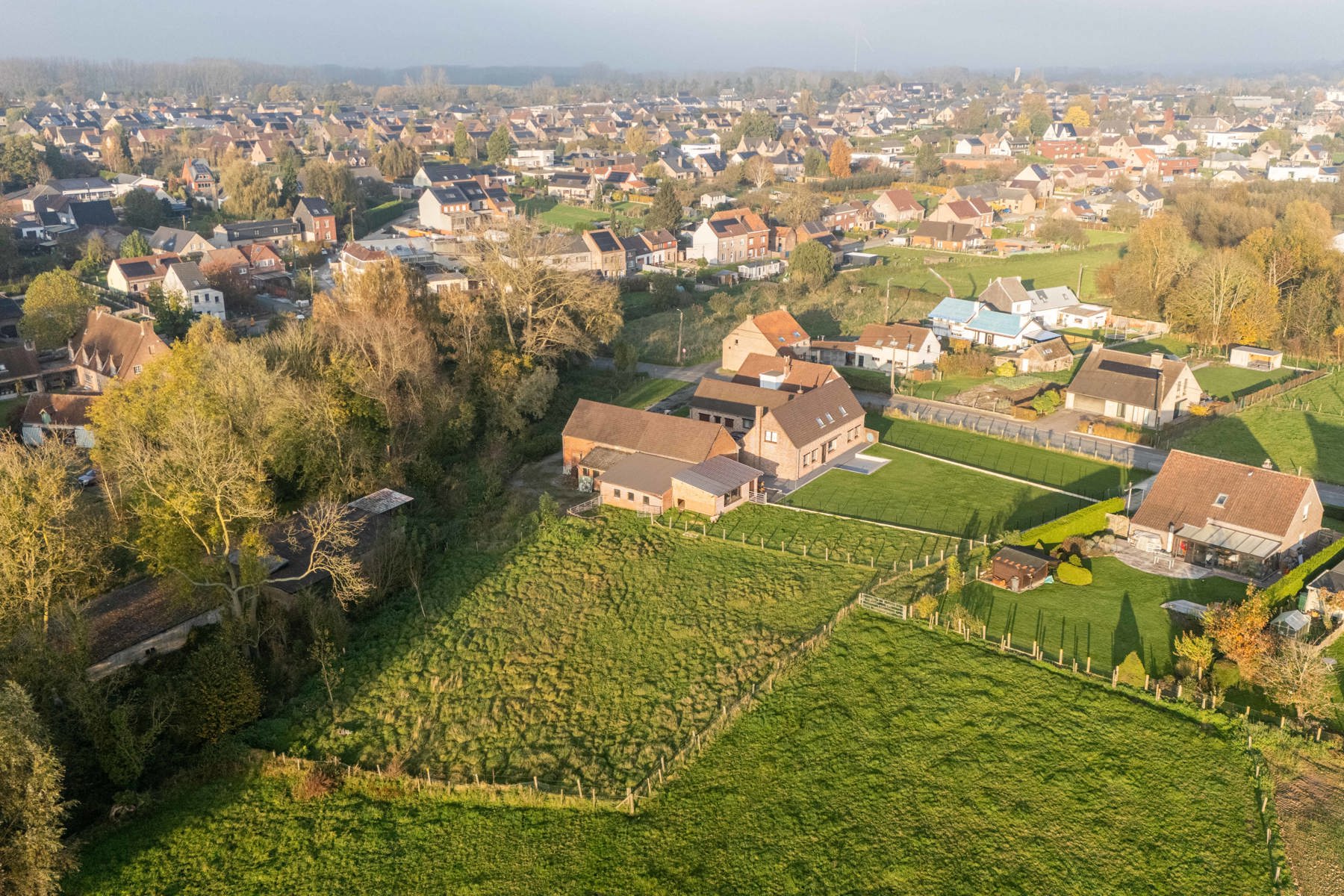 Vierkantshoeve met loods/stalling + weide op 0,5ha foto 24