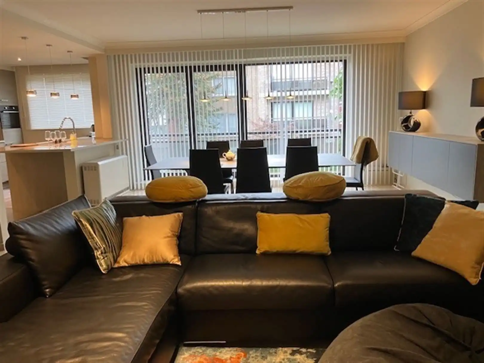 Luxueus gemeubeld 3-slaapkamerappartement met garage foto 3