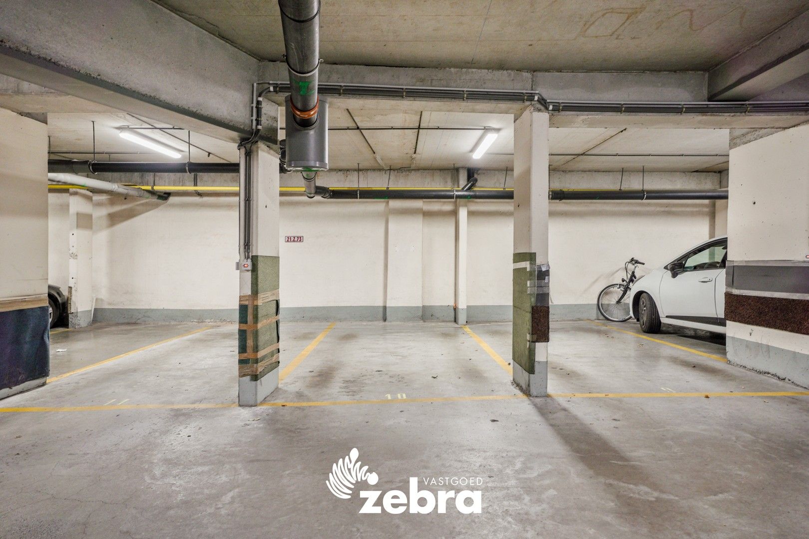 Instapklaar en lichtrijk appartement met 3 slaapkamers in het hart van Kortrijk, vlak bij de Grote Markt! foto 23