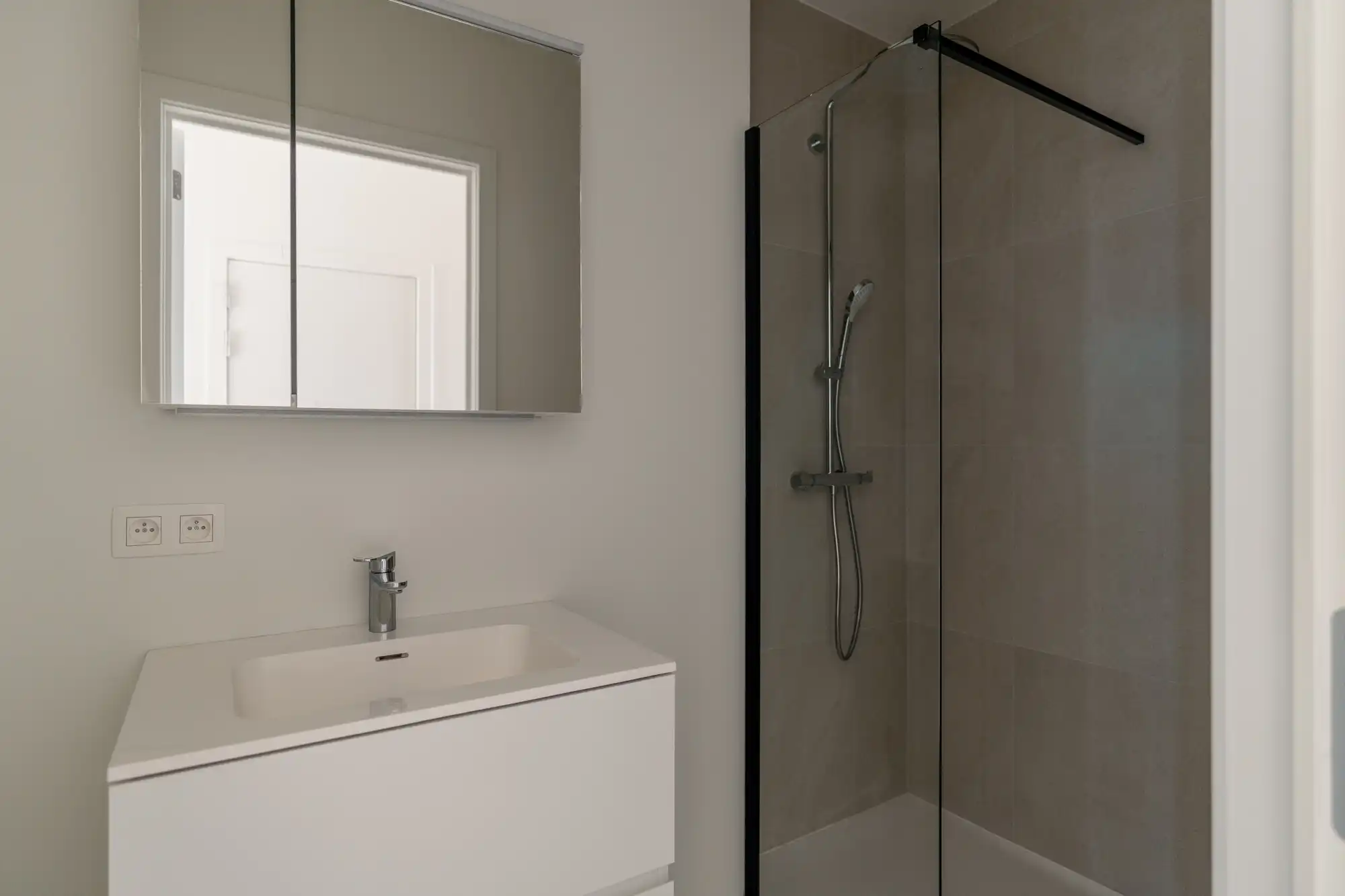 Eerste bewoning na renovatie in dit duplex appartement nabij het Vlinderpaleis op het Zuid foto 12