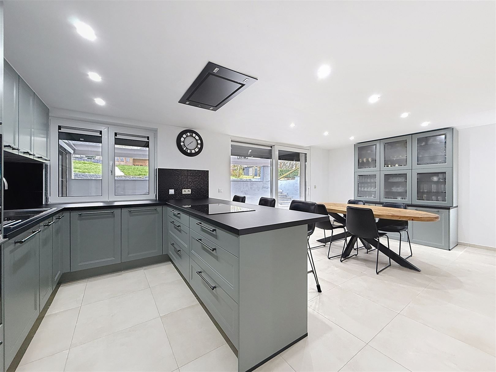 Ruime gerenoveerde woning, 5 slpks, 2 bdks, tuin, 11a 11ca  foto 10