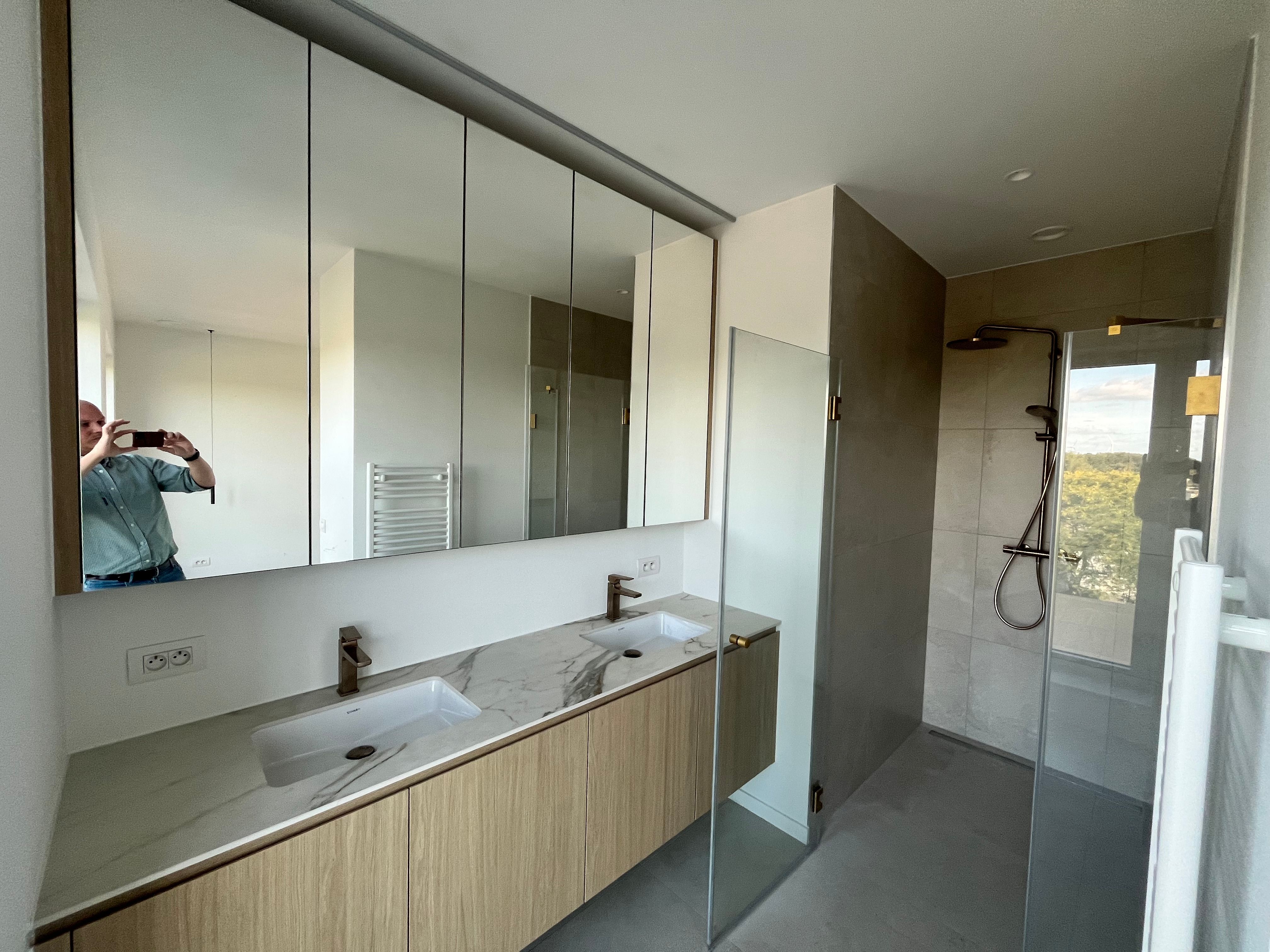 Instapklaar nieuwbouwappartement te huur in hartje Eeklo! foto 9