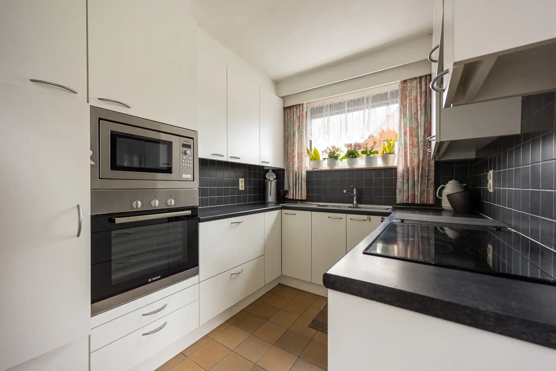 Vrijstaande eengezinswoning met 3 slaapkamers op een perceel van 912m².  foto 9