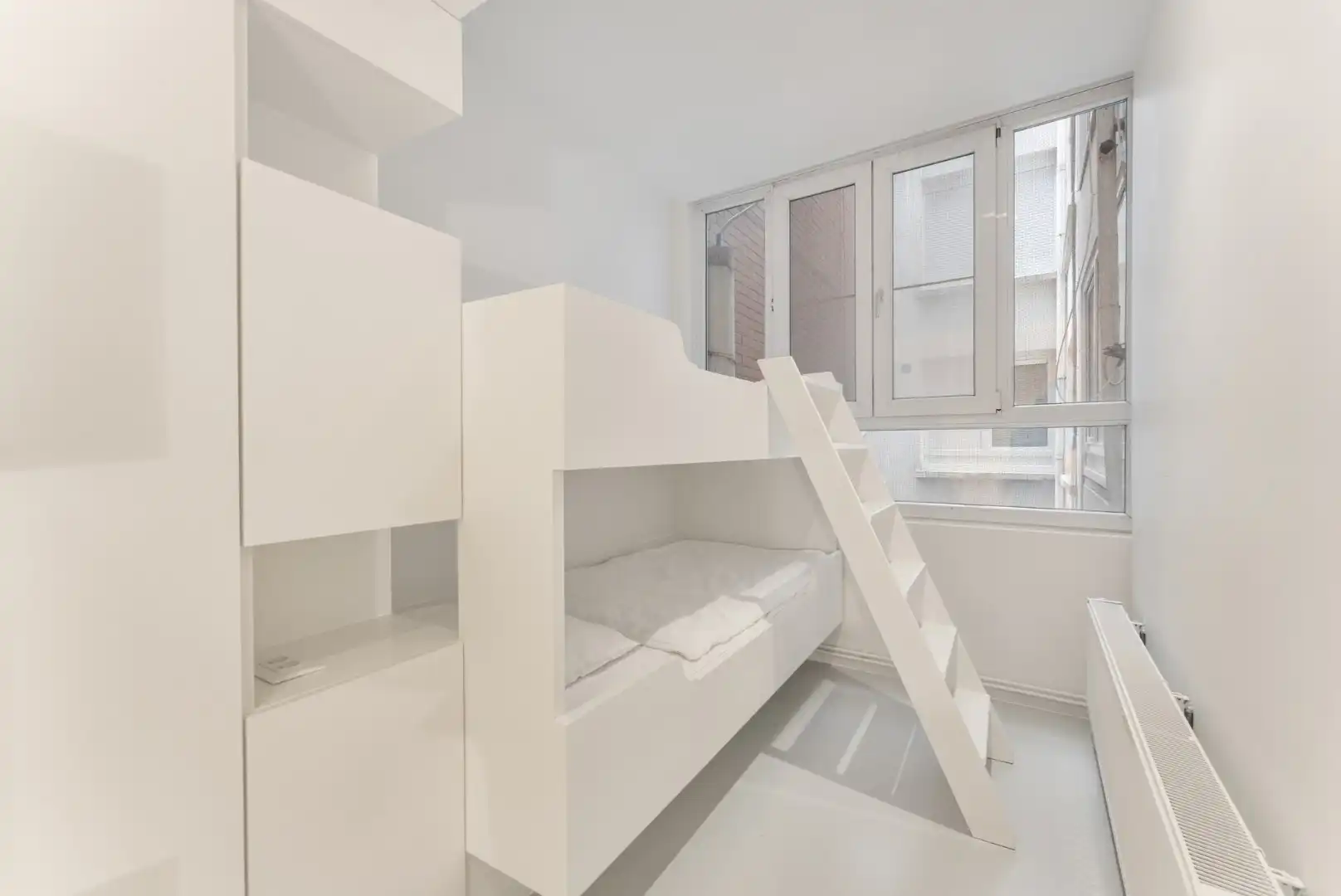 Stijlvol gerenoveerd hoekappartement met loftgevoel, ideaal gelegen aan de Dumortierlaan nabij de Zeedijk foto 15