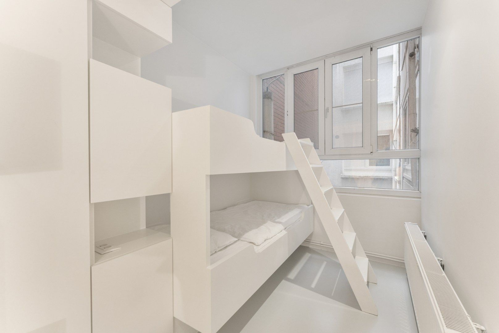 Stijlvol gerenoveerd hoekappartement met loftgevoel, ideaal gelegen aan de Dumortierlaan nabij de Zeedijk foto 15