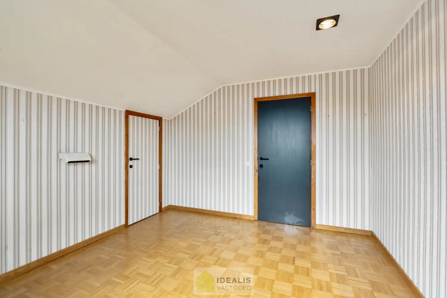 IDEALIS VASTGOED – VERZORGDE GEZINSWONING MET 2 SLAAPKAMERS (MOGELIJKHEID TOT MEER) OP AANGENAAM PERCEEL VAN 11A 28CA foto 23