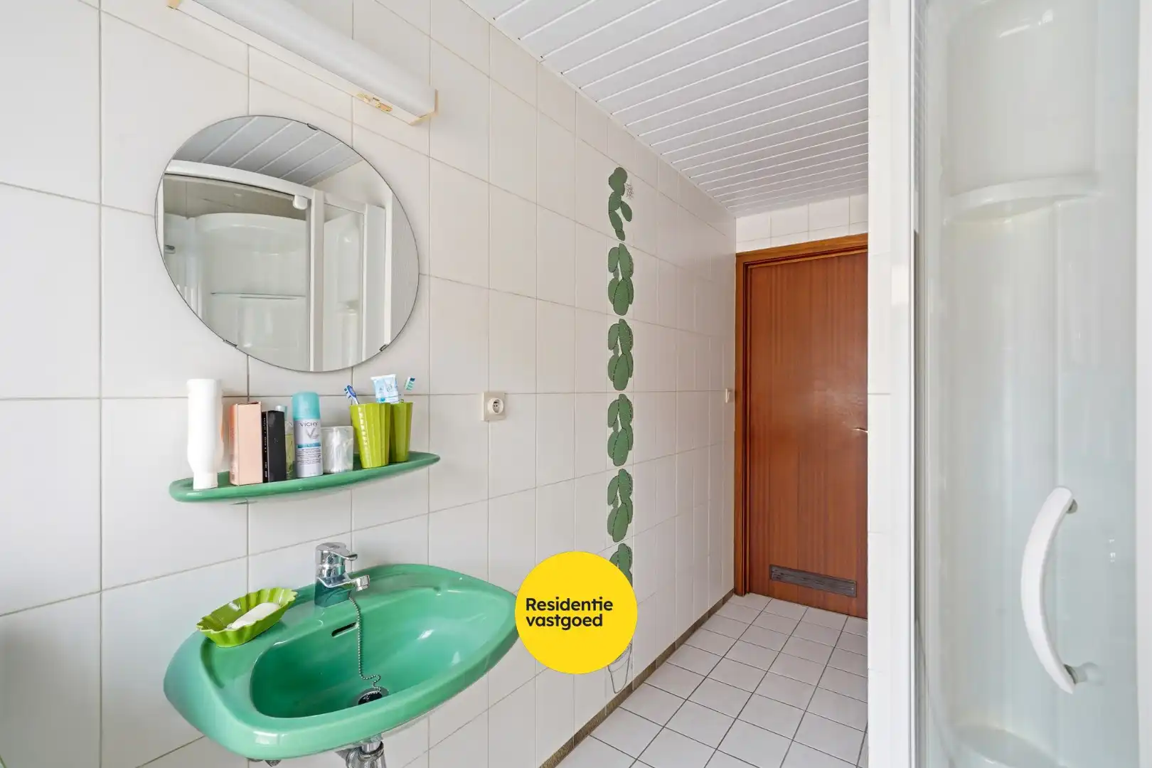 Ruime bel-etage met grote garage en 3 slaapkamers foto 19