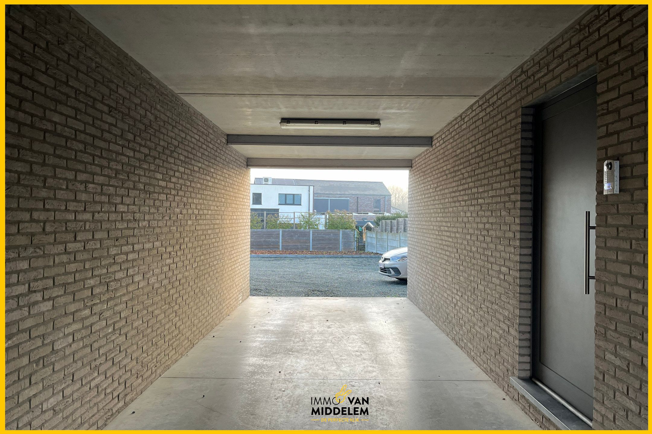 INSTAPKLAAR GELIJKVLOERS APPARTEMENT 2 KAMERS + GROOT TERRAS foto 16