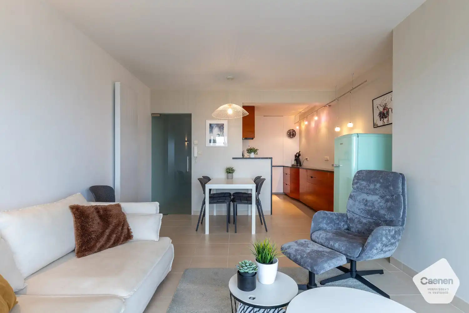 Modern tweeslaapkamerappartement met frontaal zeezicht foto 4