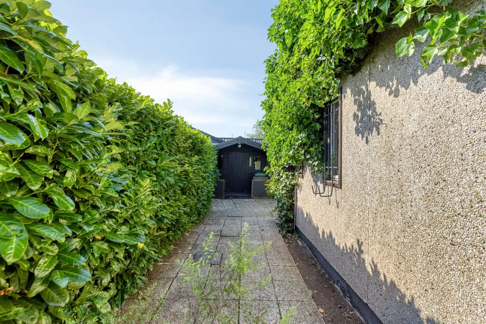 Huis met prachtige tuin in een woonwijk in doodlopende straat foto 25
