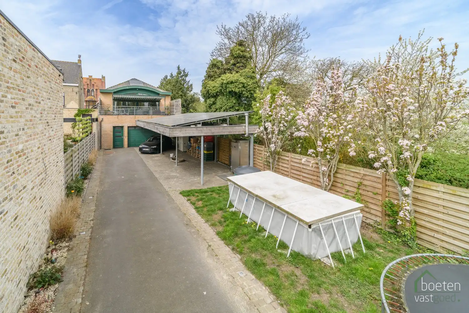 ALVERINGEM: handelsgelijkvloers, momenteel ingericht als beenhouwerij, met tuintje en car-ports in het hart van Alveringem foto 10