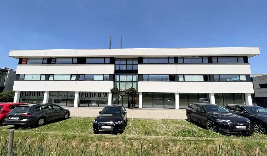 Modern afgewerkte kantoorruimte te huur in Burcht foto {{pictureIndex}}