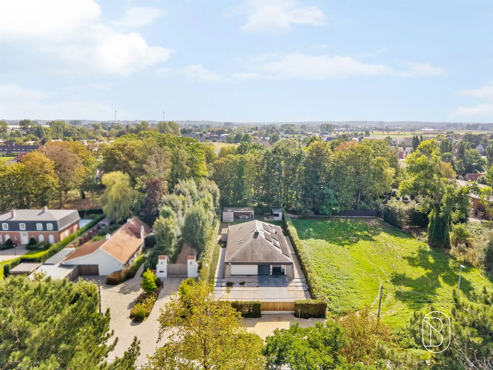 Grote architectenwoning met mooie tuin + bijgebouw foto 3