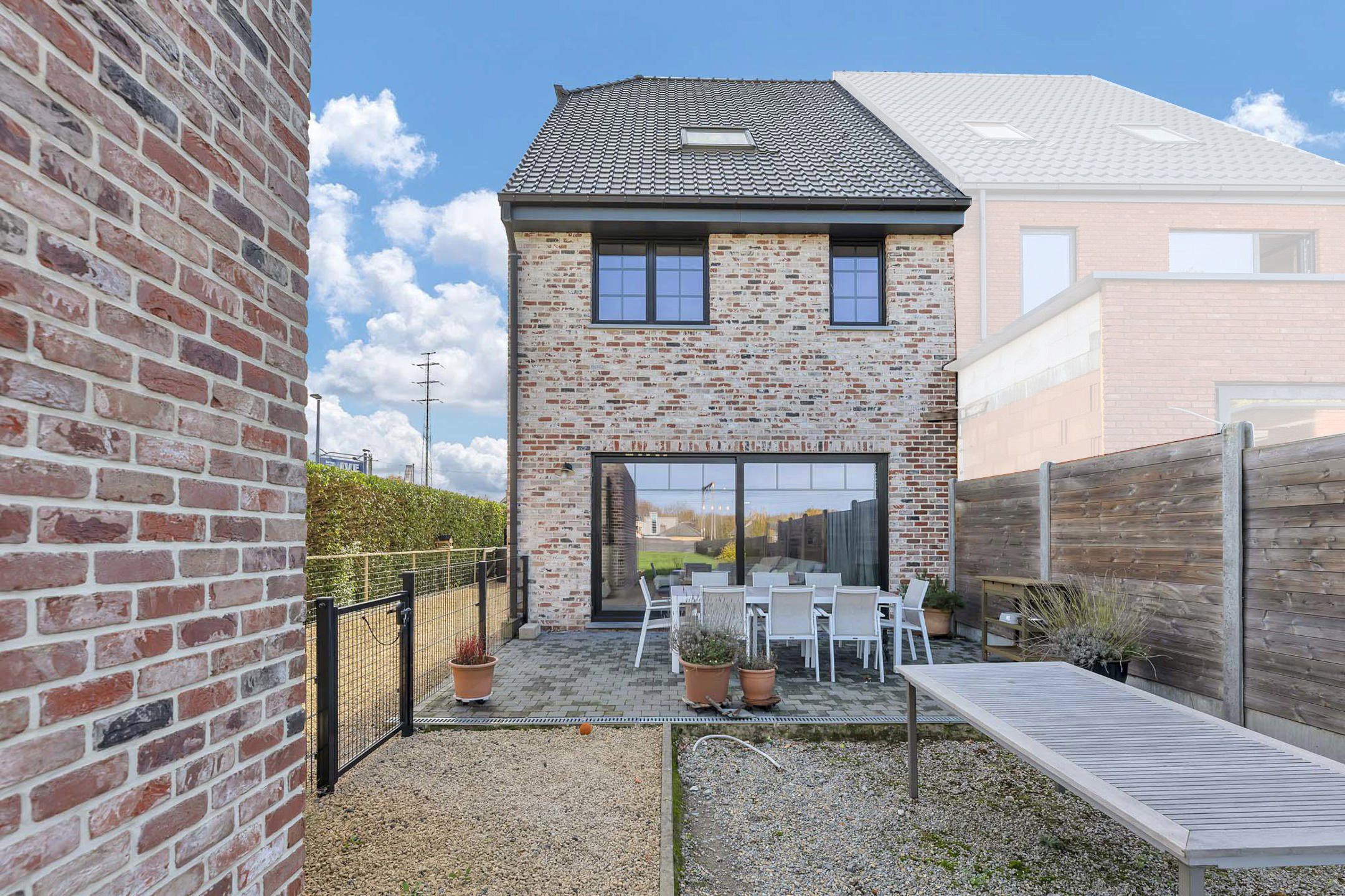 Toppertje in landelijke stijlvolle architectuur foto {{pictureIndex}}