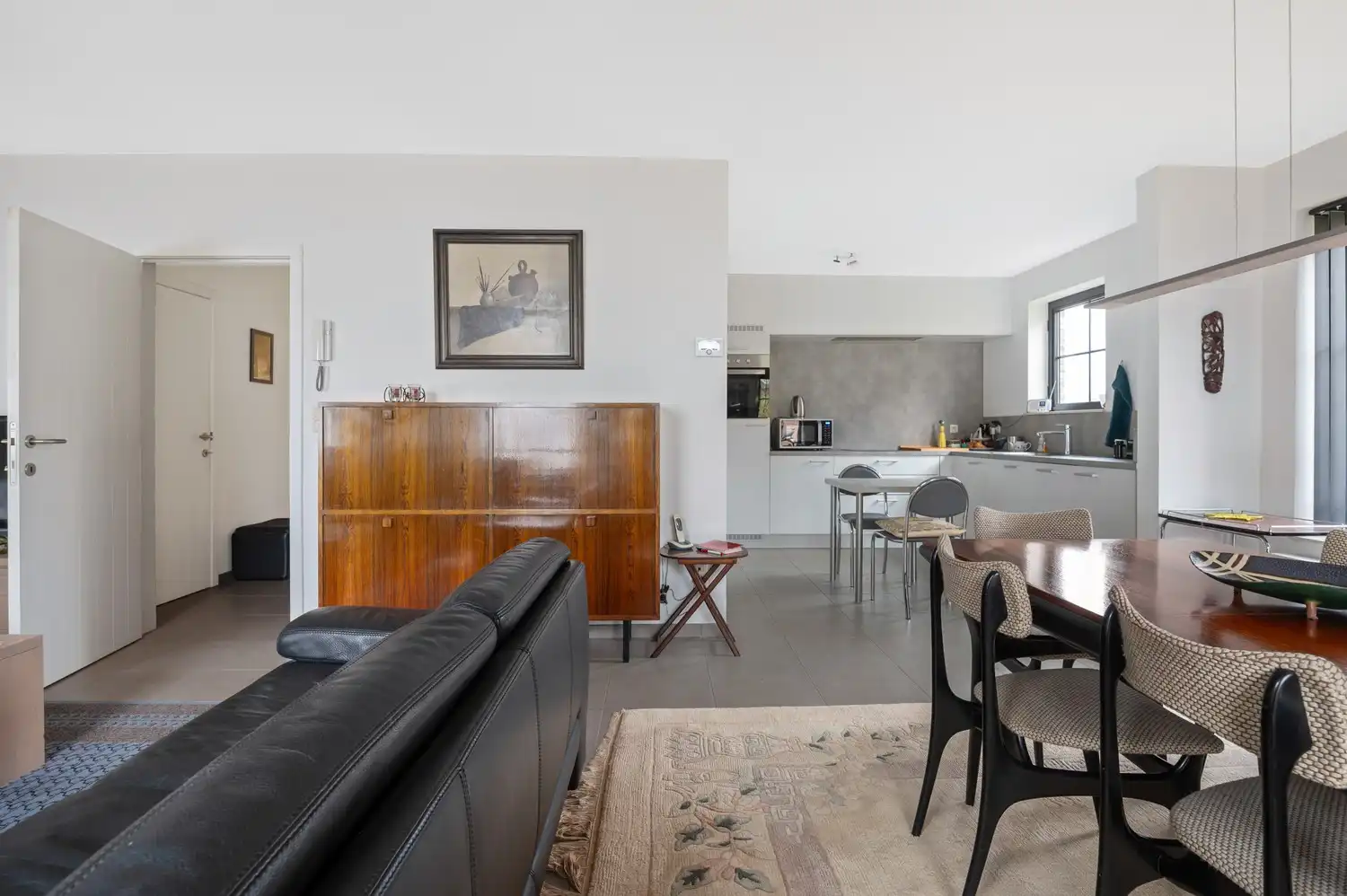 Instapklaar appartement met 2 slaapkamers, terras en ondergrondse staanplaats in Broechem! foto 4