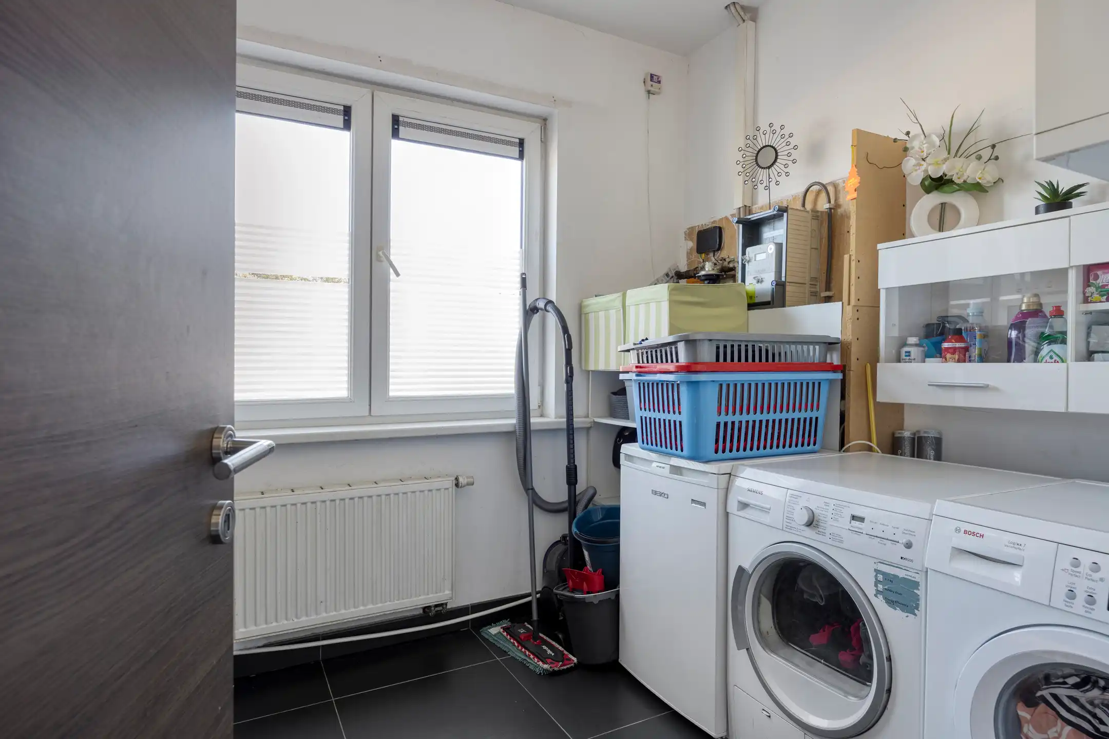 Ruime gezinswoning van 215 m² met vier à vijf slaapkamers en tuin foto 12