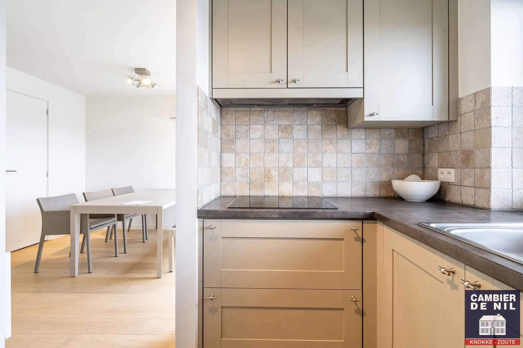 Instapklaar, gemeubeld appartement nabij de zeedijk te Duinbergen foto 8