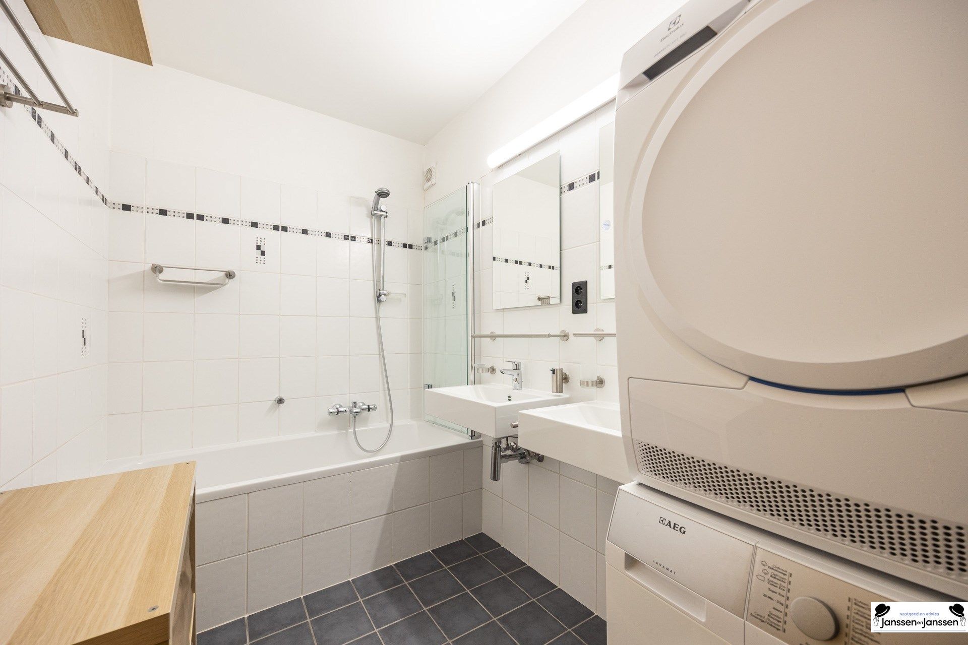Te koop: Licht en ruim appartement in Merksem! foto 15