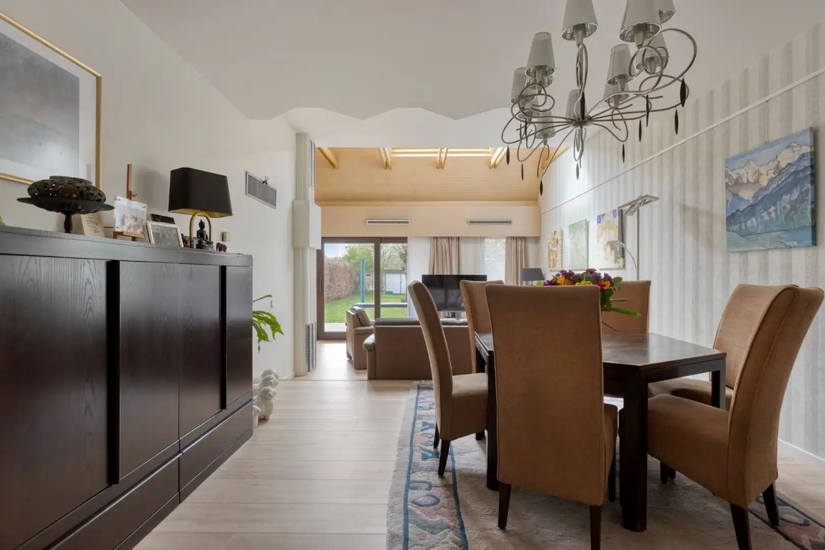 Riante gezinswoning met tuin en garage foto 4