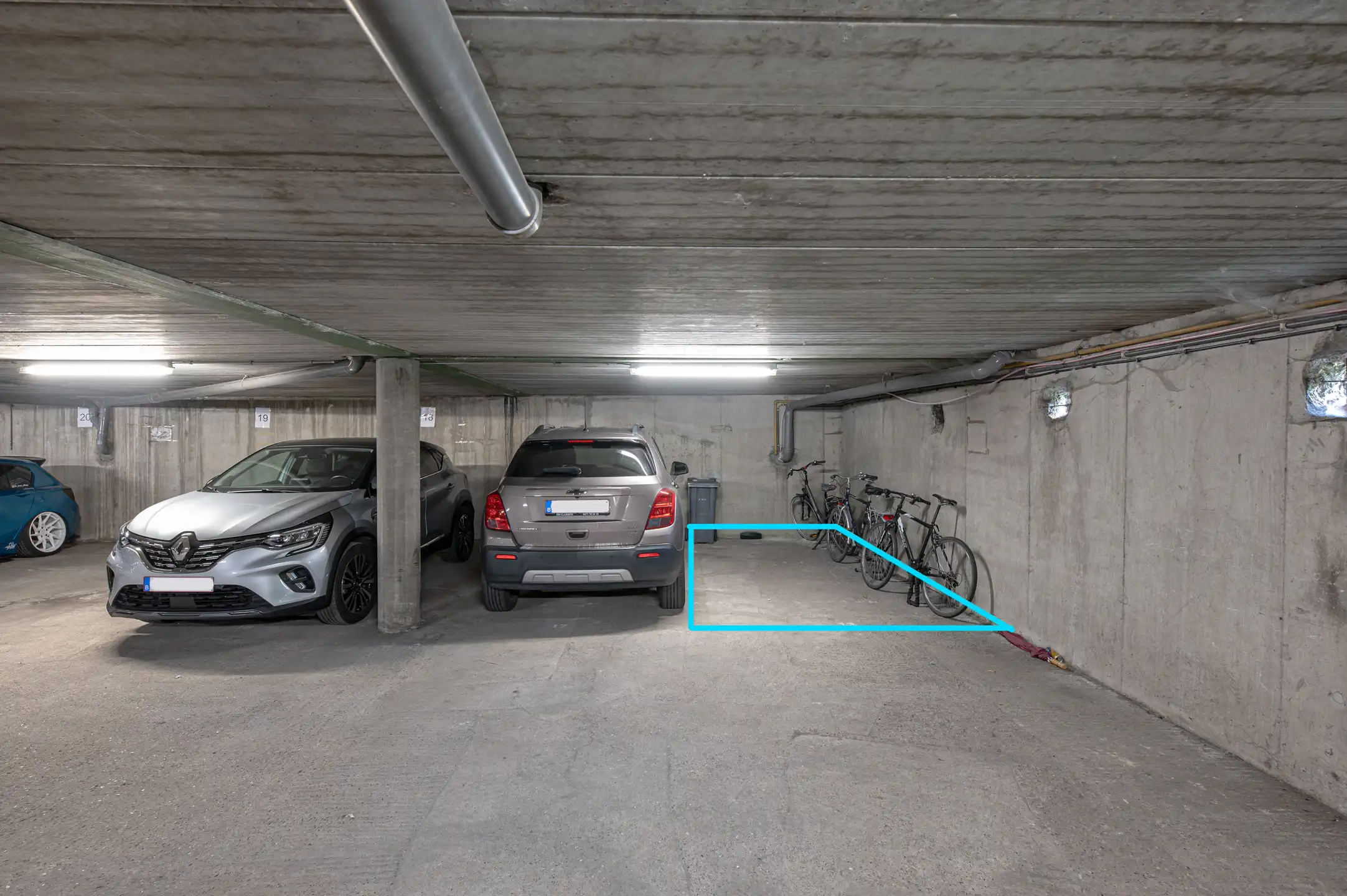 TE HUUR: 3 ondergrondse autostaanplaatsen  foto 3