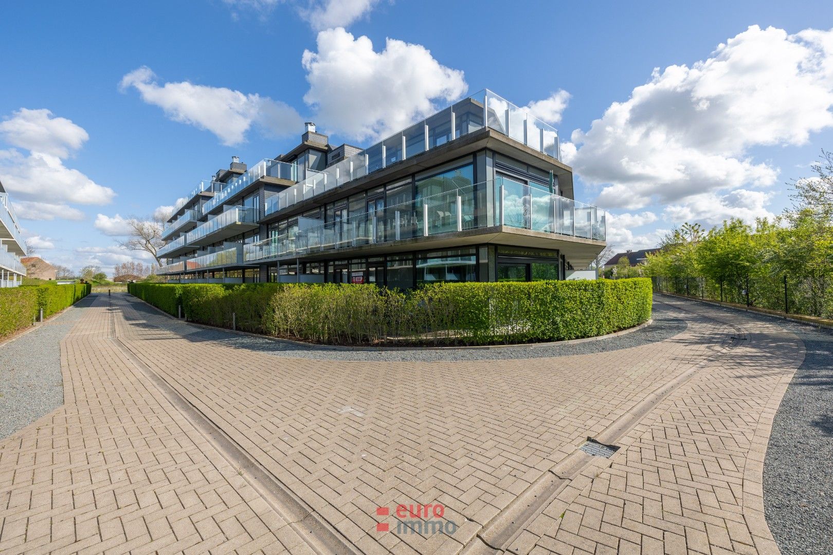 Super rustig gelegen appartement met immens groot terras! foto 11