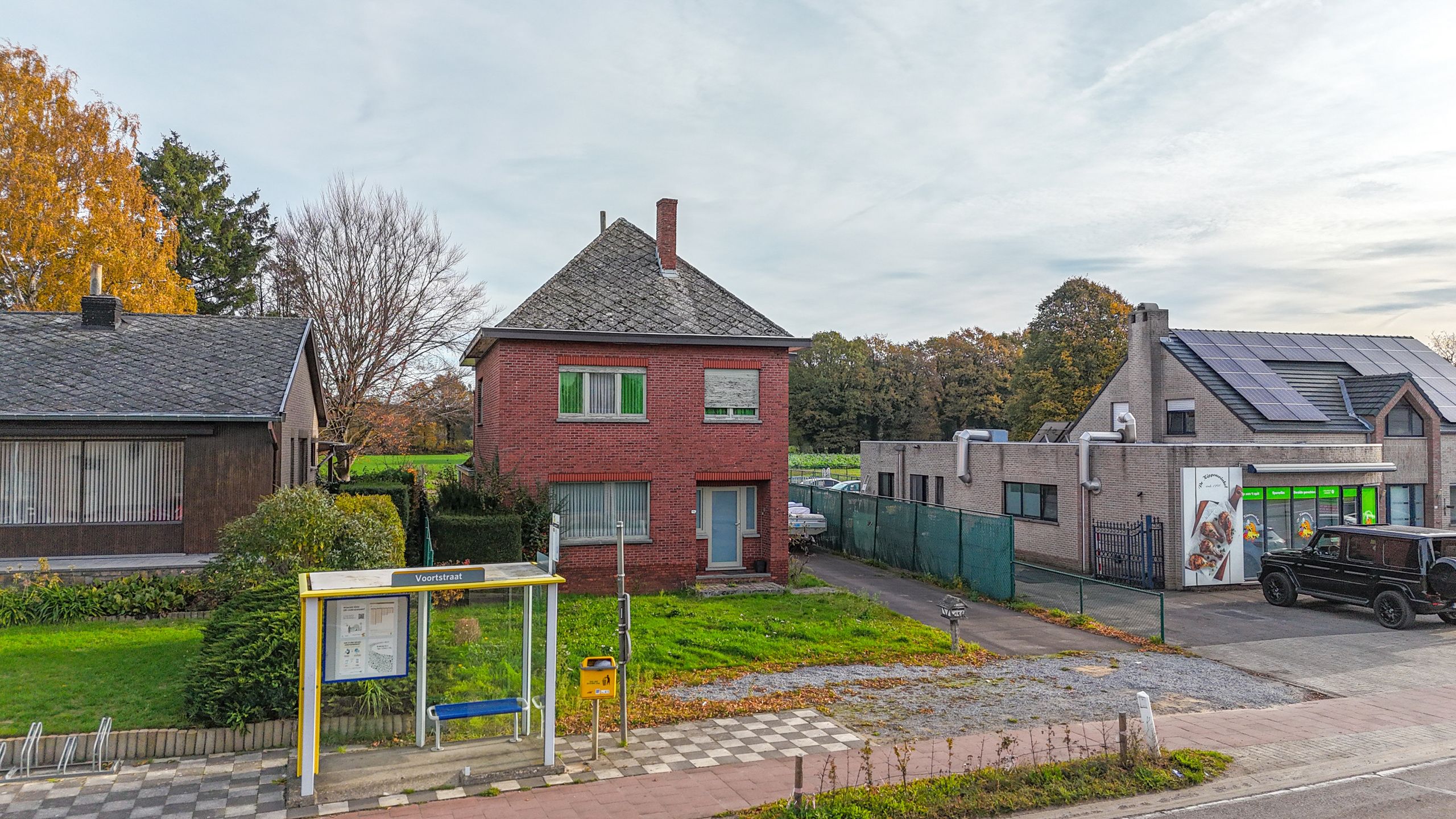 Te vernieuwen woning met 11a 87ca grond in Heusden-Zolder! foto 3