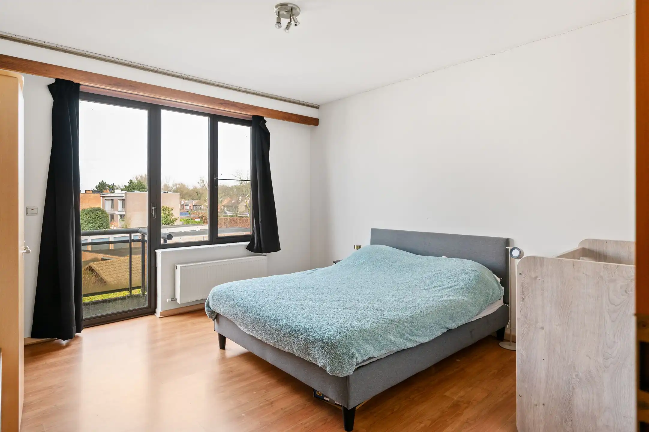 Ruim 3-slaapkamerappartement met terras en garage in het centrum van Wommelgem! foto 14