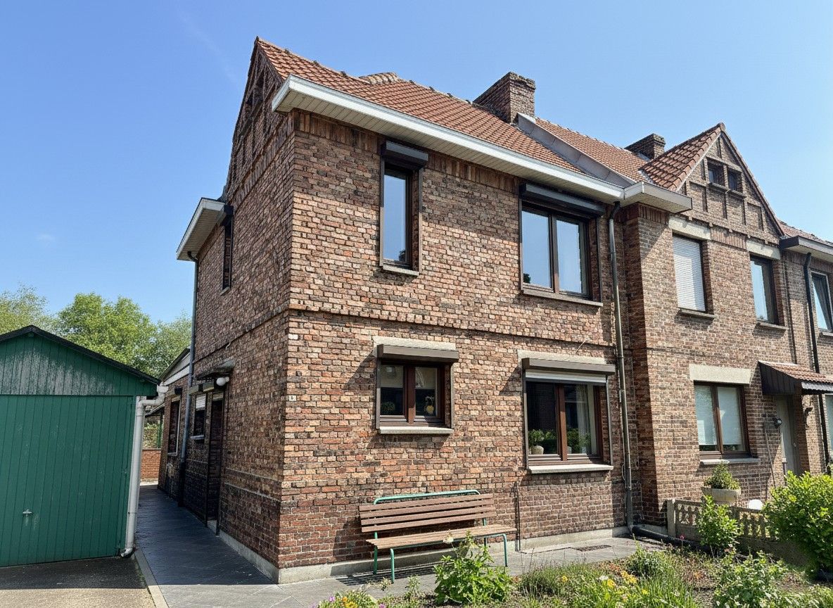 Hoofdfoto van de publicatie: CHARMANTE, TE RENOVEREN WONING (H.O.B.)
