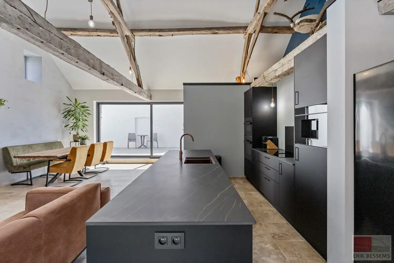 Unieke loft-appartement aan de Oude Kerkstraat 55 in Dilsen-Stokkem foto 19