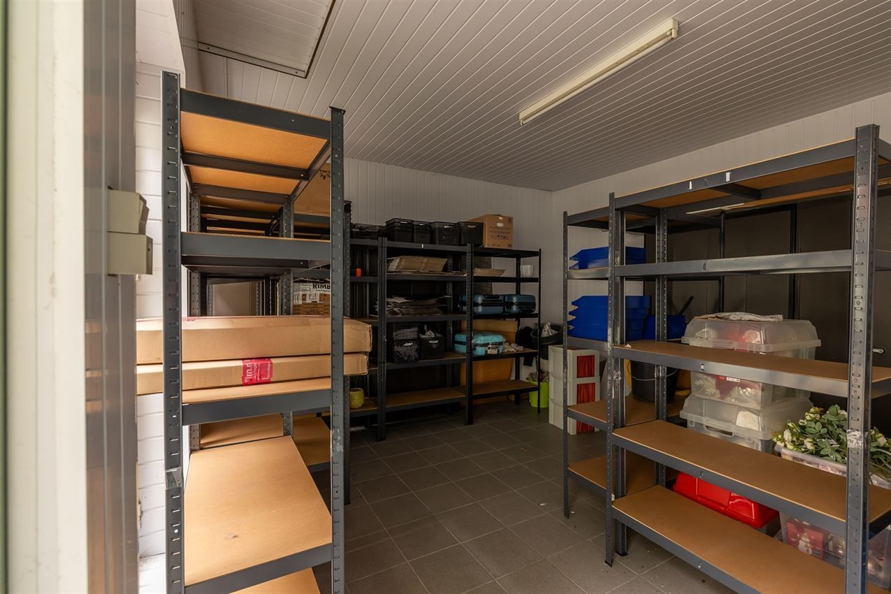 Verzorgd gebouw met handelszaak en 2 apt foto 58