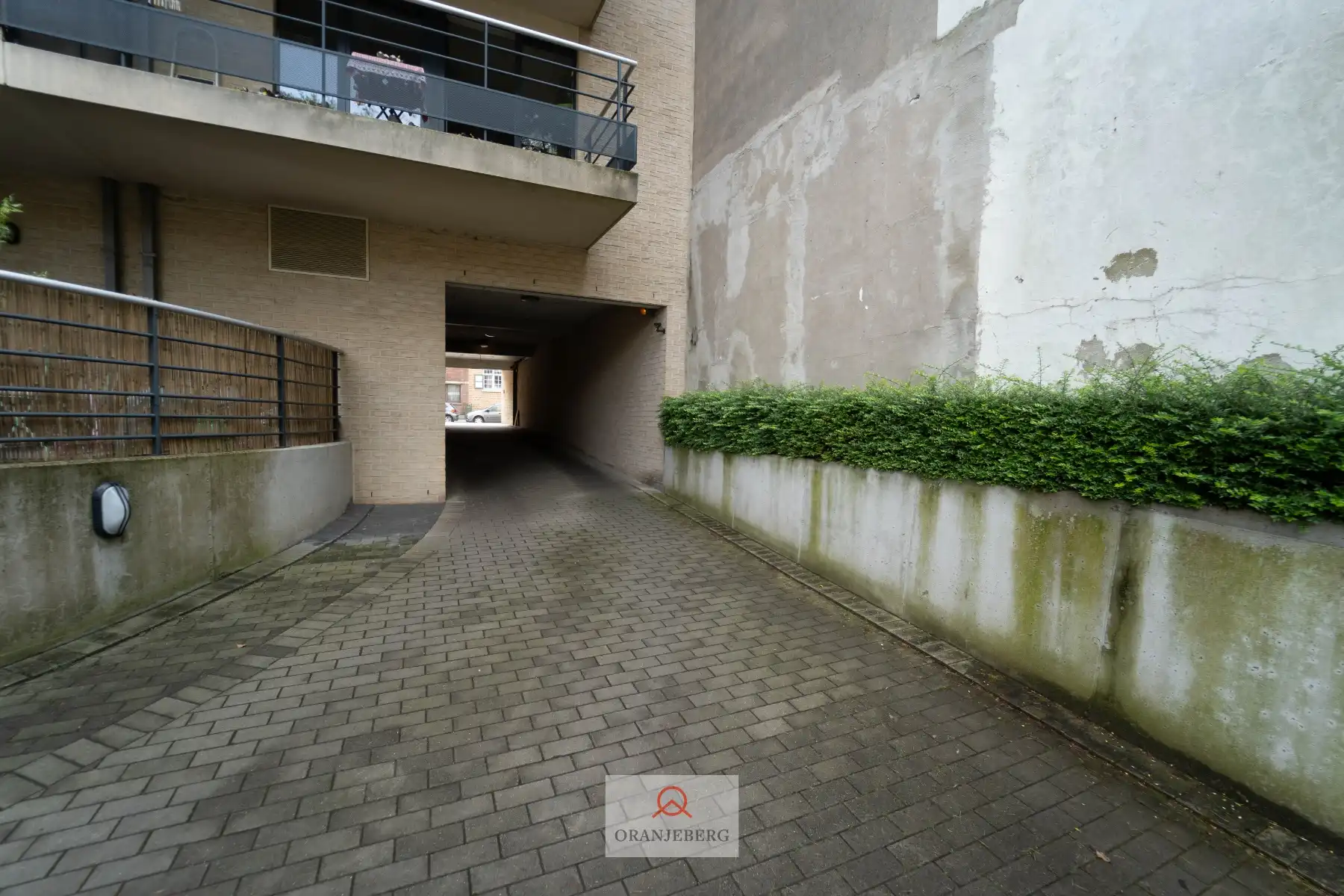 Gelijkvloers 3 slpk appartement met groot terras vlakbij Station foto 26