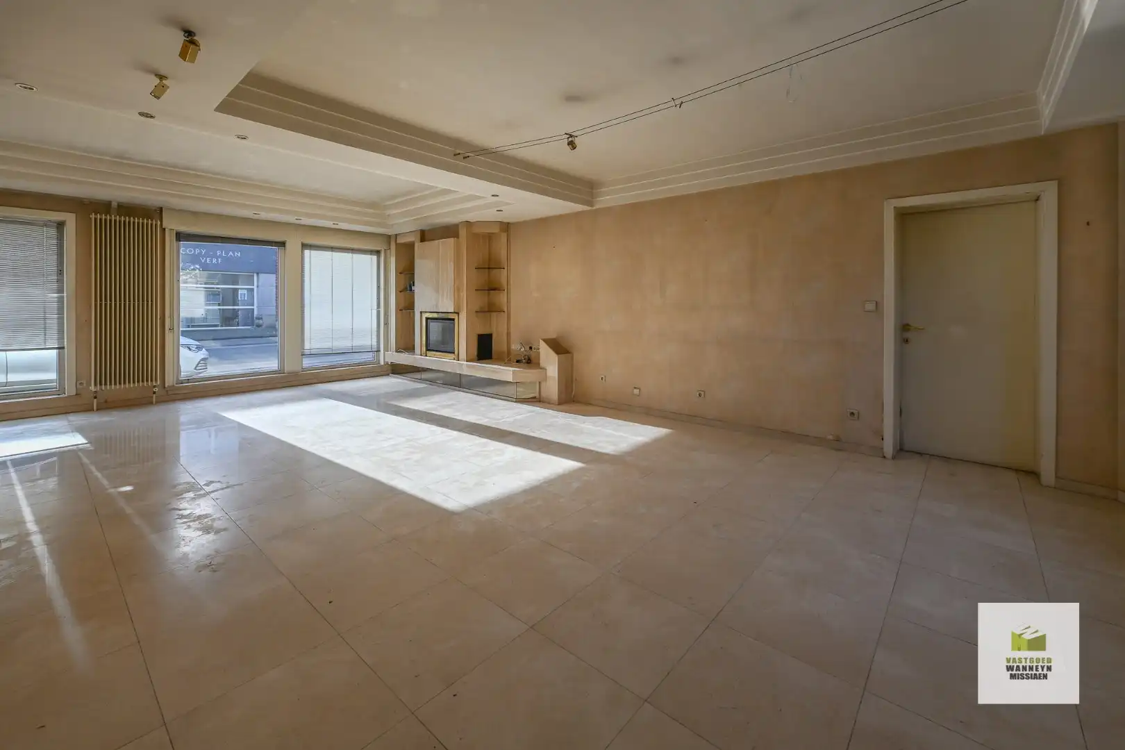 Ruime te renoveren gezinswoning met grote garage en 4 slaapkamers op 349m2 foto 7