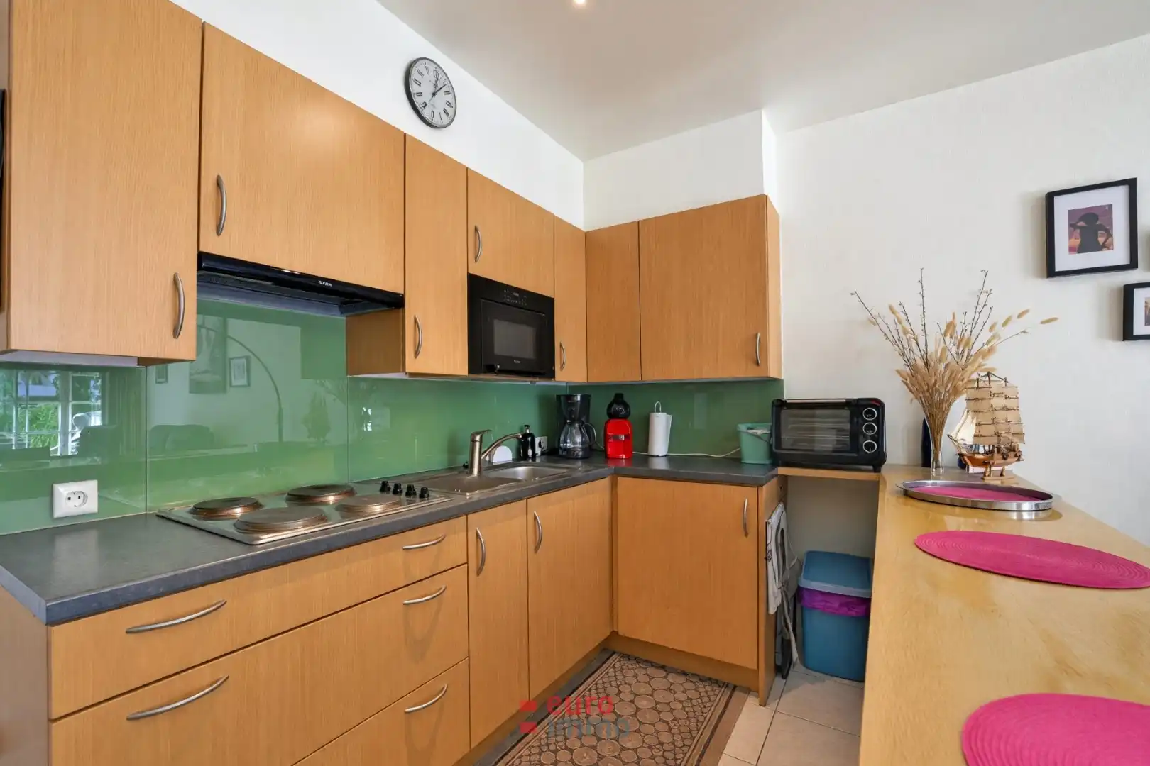Gelijkvloers appartement met een ruim, zuidgericht terras en gezellig tuintje! foto 7