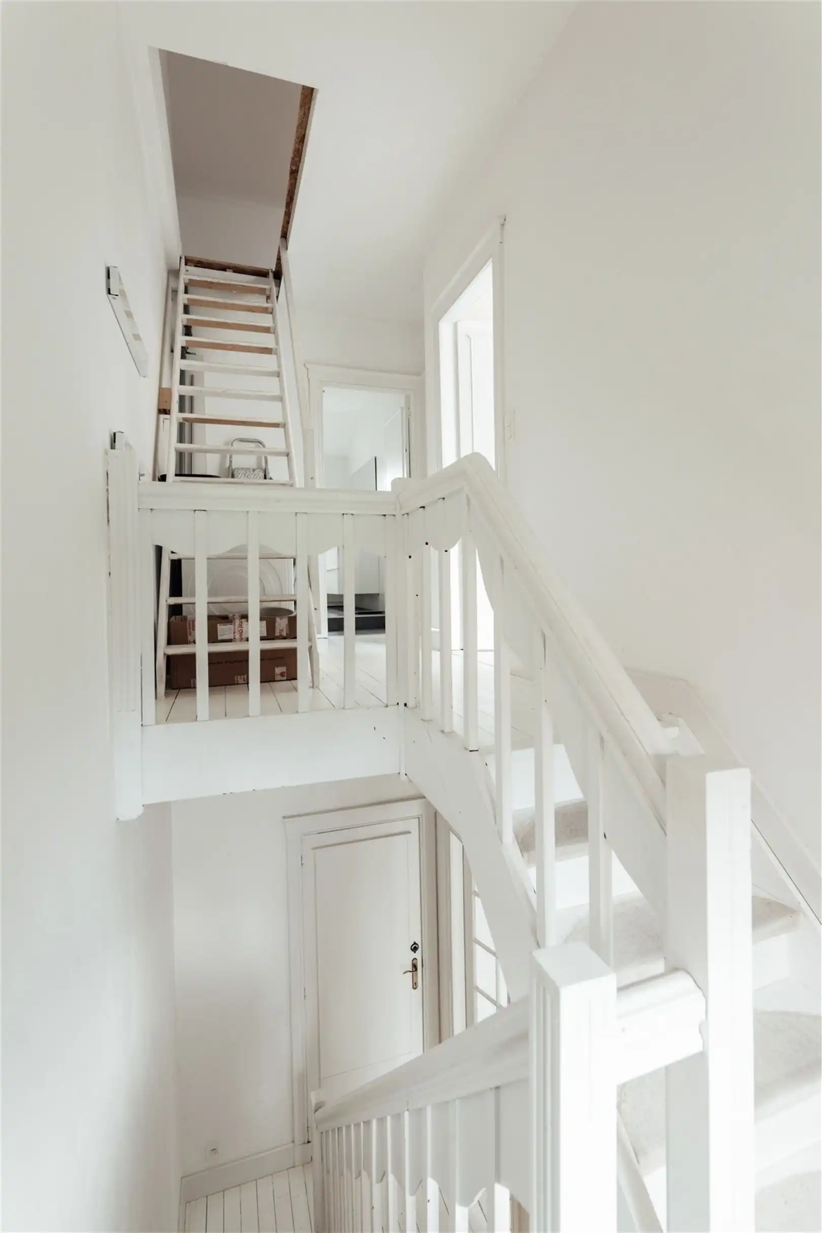 Opbrengsteigendom met praktijk en duplex appartement foto 22