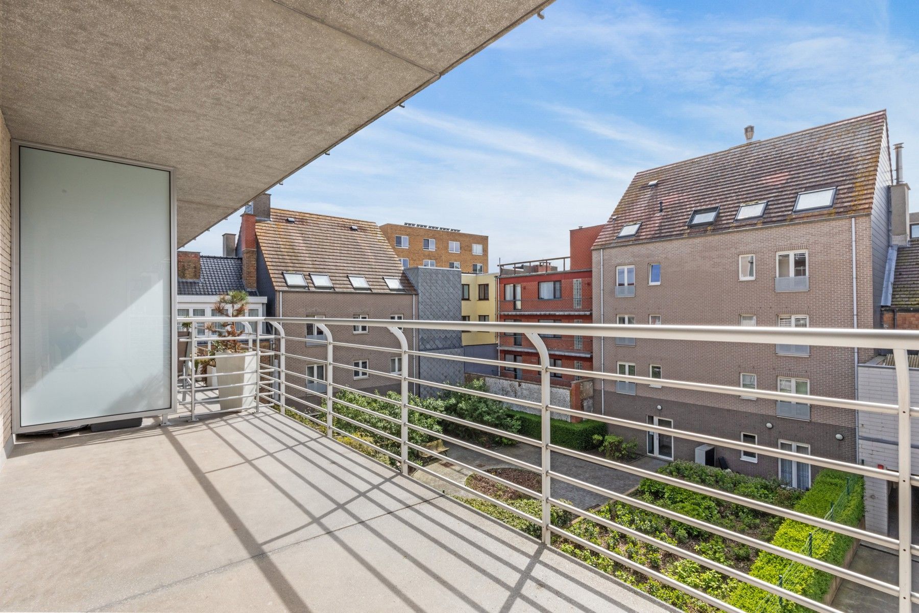 Een ruim, modern en perfect onderhouden 2 slpk. appartement foto 4